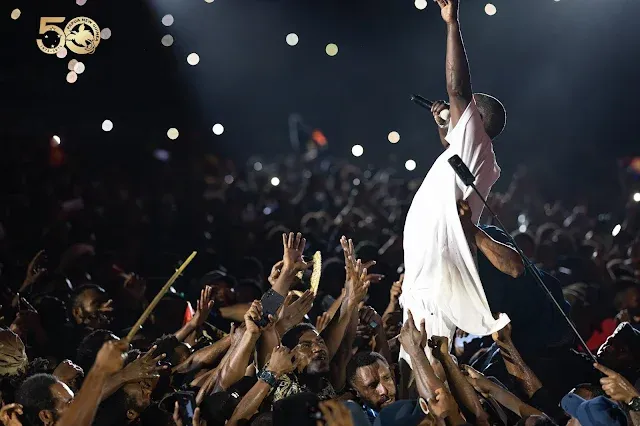 Akon Guncang Papua Nugini: Konser Kemerdekaan ke-50 Galang Dana Jutaan untuk Klinik Kanker!