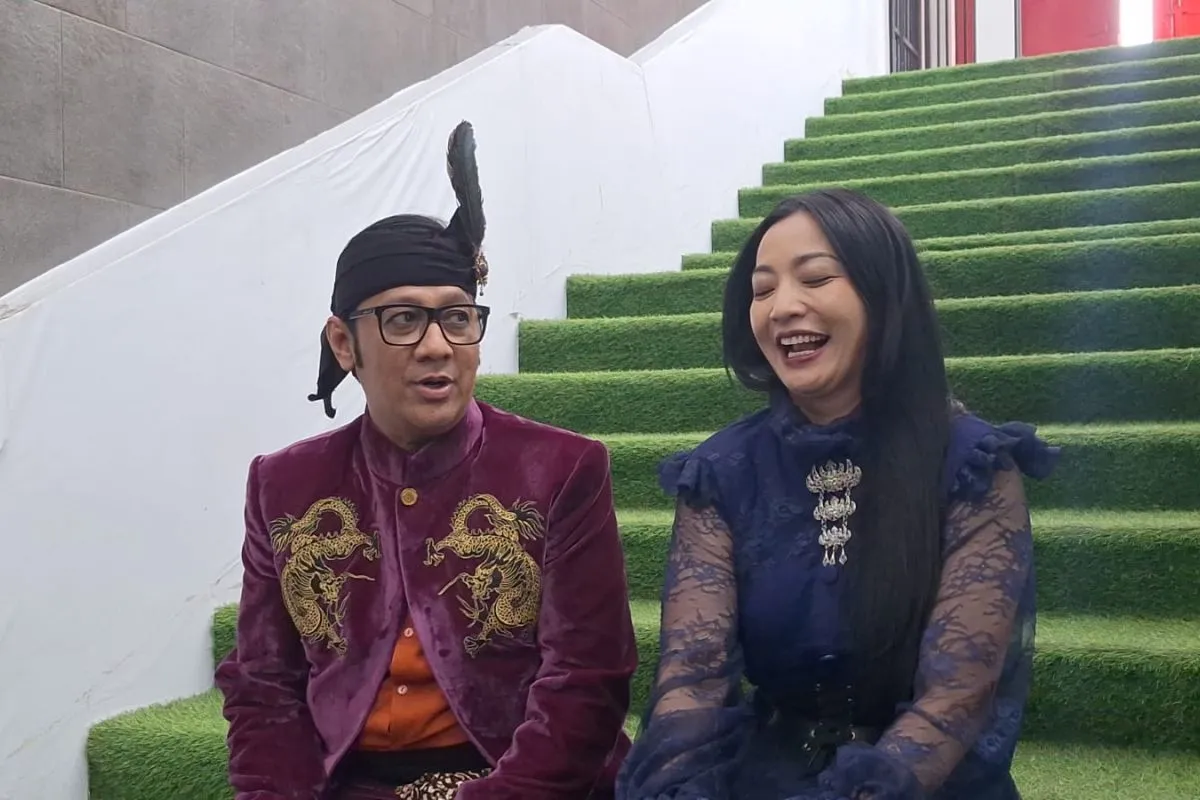 Andre Taulany dan Hesti Purwadinata Jadi Dukun Sakti di Film "Comic 8" Terbaru, Falcon Pictures Kembali Gebrak Layar Lebar!