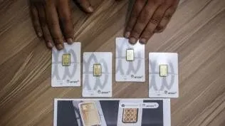 Harga Emas Antam Meroket Rp 42 Ribu, Tembus Rp 2,3 Juta per Gram!