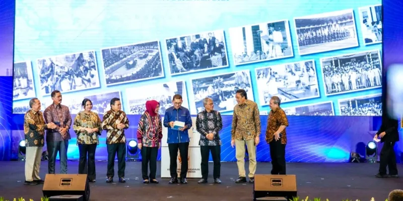 Fadli Zon Luncurkan 10 Jilid Buku Sejarah Indonesia: Dari Java Man hingga Reformasi