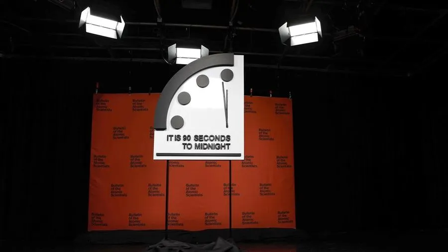 Jam Kiamat: Dunia 85 Detik Menuju Kiamat!