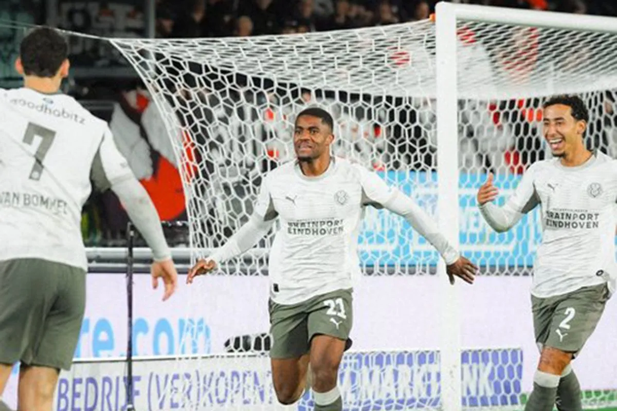 Feyenoord Puncaki Liga Belanda, PSV Menang Dramatis 5-3!