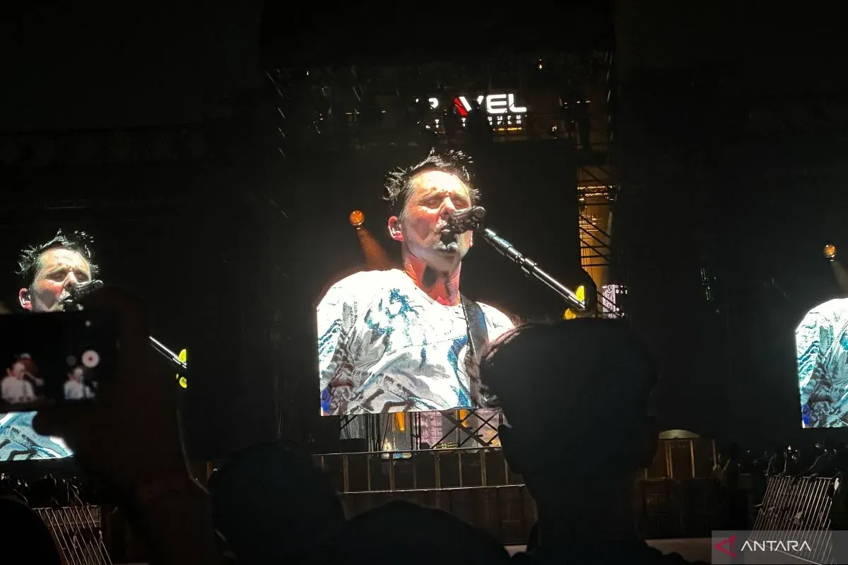 Muse Guncang Jakarta: "Hysteria" Buka Konser Spektakuler!