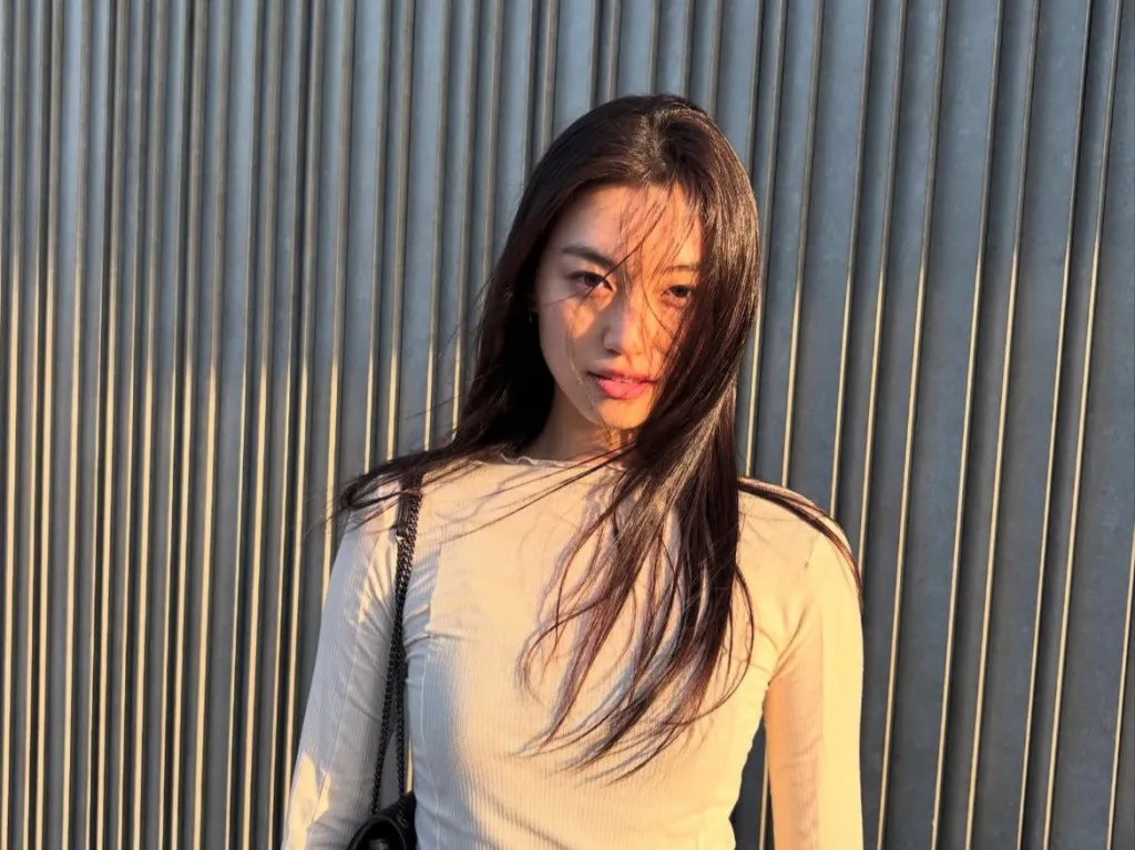 Kim Do Yeon Bintangi Film 'Dora', Debut Korea Aktris Jepang Ando Sakura!