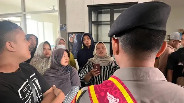 Kantor NW Sport Digeruduk, Puluhan Korban Investasi Bodong Ngamuk!