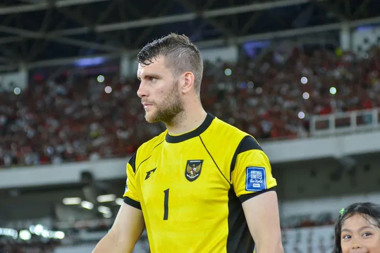 Maarten Paes Bantah Rumor Gabung Persib, Fokus FC Dallas!