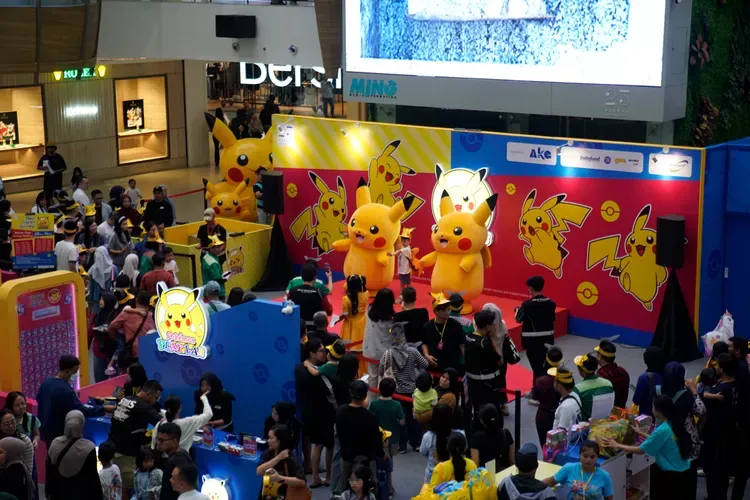 Mega Charizard X ex "Kobaran Biru" Guncang Bandung, Pokémon PLAY LAB Diserbu!