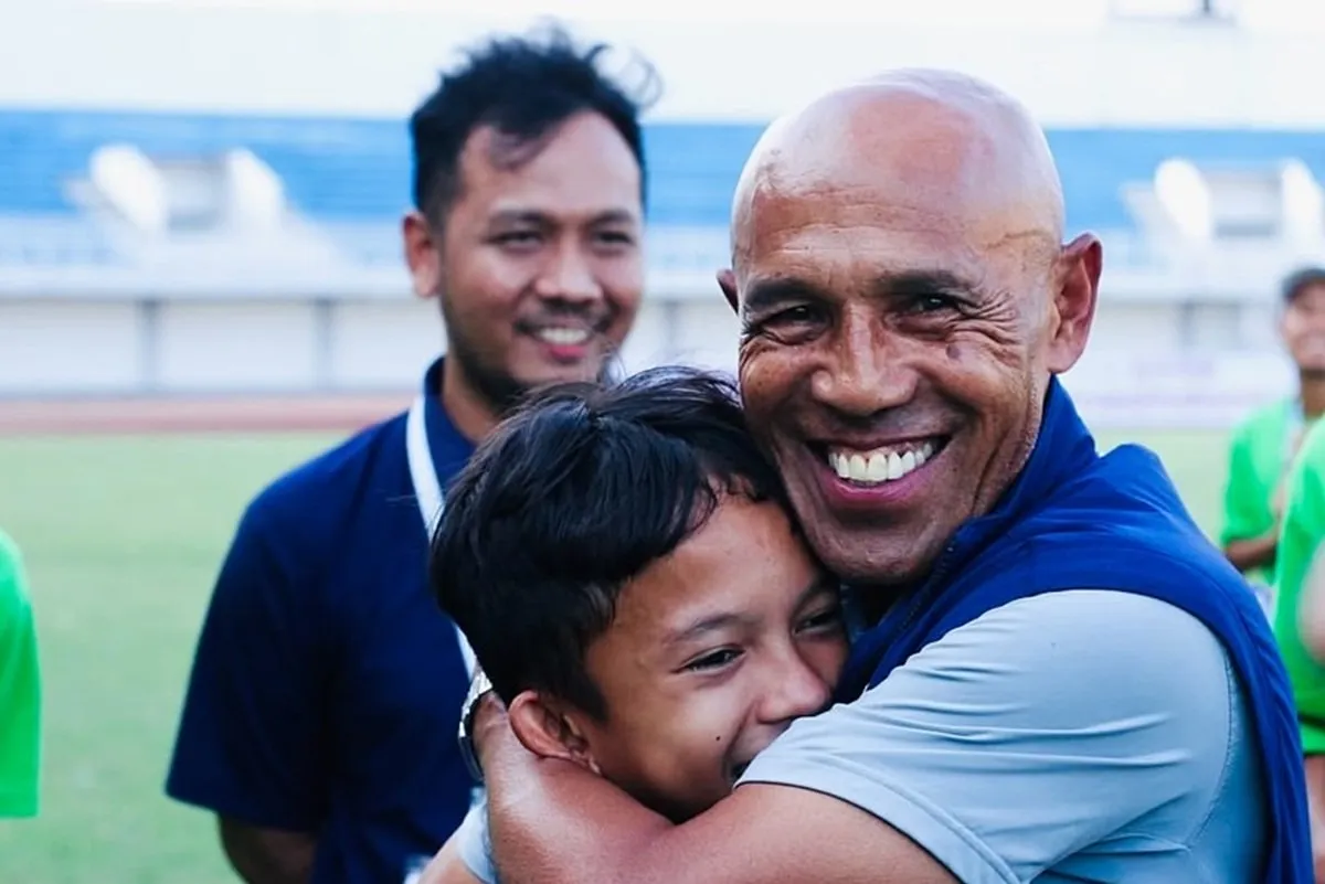 Simon Tahamata: Pembinaan Usia Dini Indonesia Terlambat!