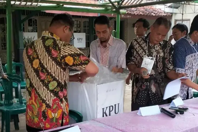 Pilkada Langsung: Publik Tegas Tolak Pemilihan Lewat DPRD, Survei Populi Center Ungkap Angka Mengejutkan!