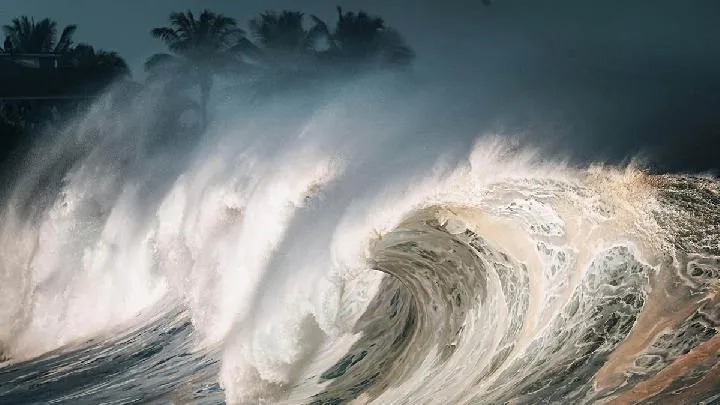 Tsunami Rusia Hantam RI: Papua Terparah, BMKG Waspada Gelombang Susulan!