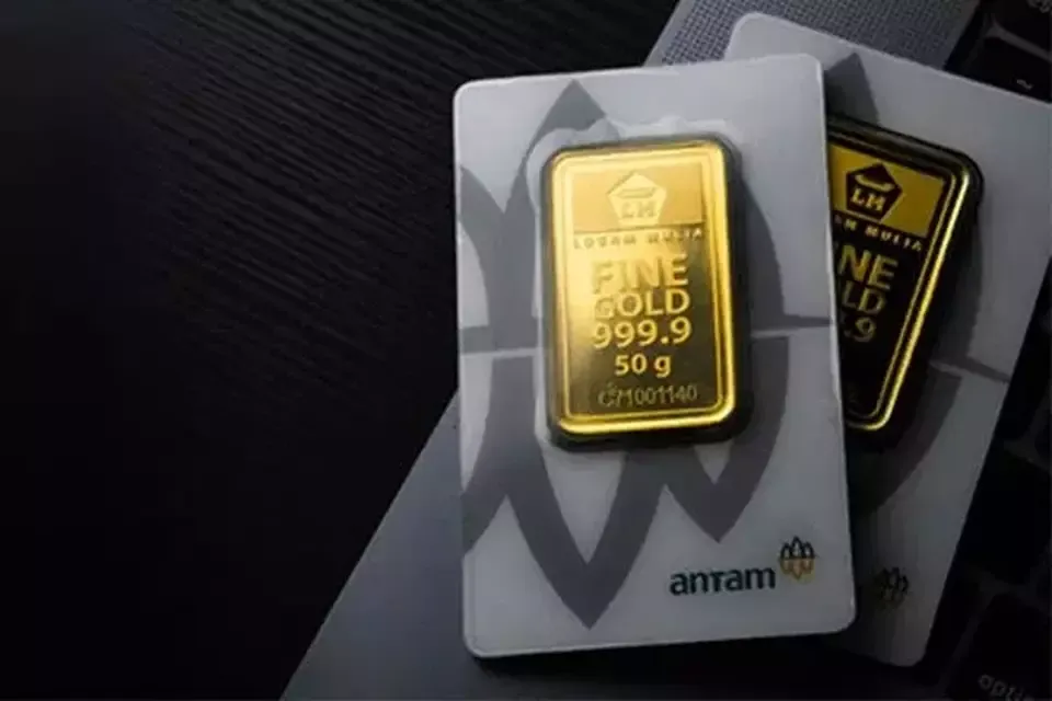 Harga Emas Antam Anjlok Rp95 Ribu per Gram!