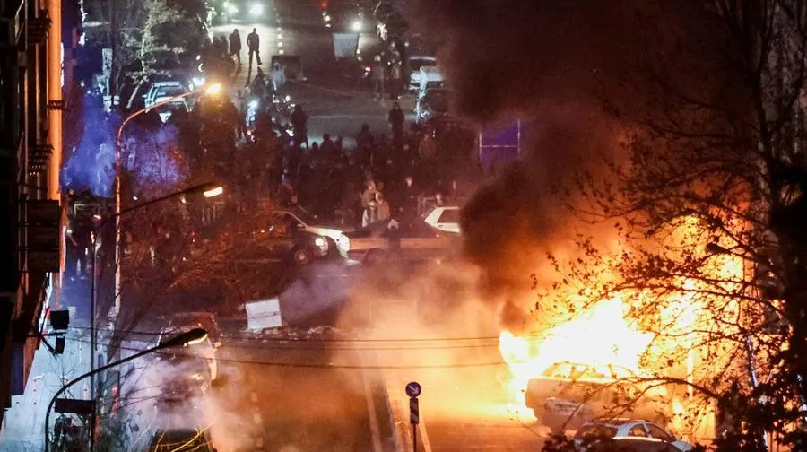 Harga Emas Melonjak Rekor Tertinggi, Dolar AS Tembus Rp16.900!