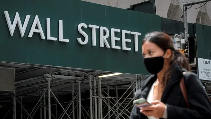 Wall Street Lesu Jelang Data Ekonomi AS, Saham Teknologi Tertekan